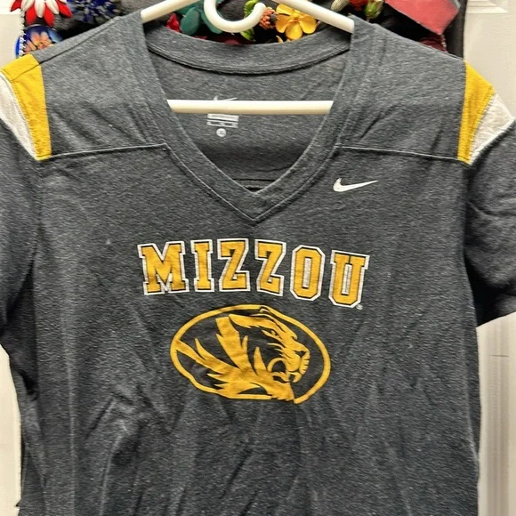 American Eagle Outfitters Black and White Graphic Tee - Picture 6 of 8